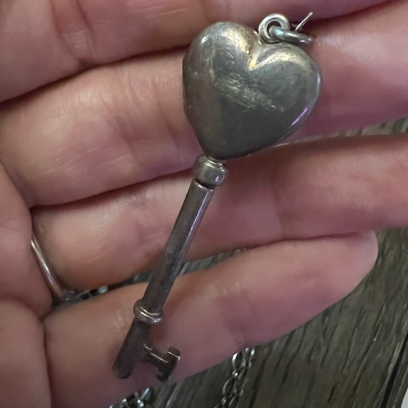 Tiffany & Co RARE Silver Heart Key Locket Pendant Necklace- With original chain - Picture 12 of 15